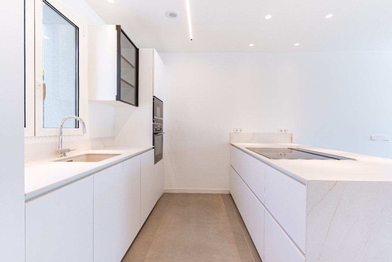 Modern kitchen unit with intelligent layout – efficiency and design perfectly combined! Modern kitchen unit with intelligent layout – efficiency and design perfectly combined!