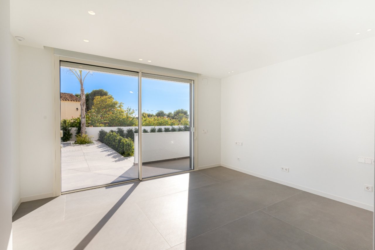 Bright living dream with spacious terrace glazing and direct garden access Bright living dream with spacious terrace glazing and direct garden access