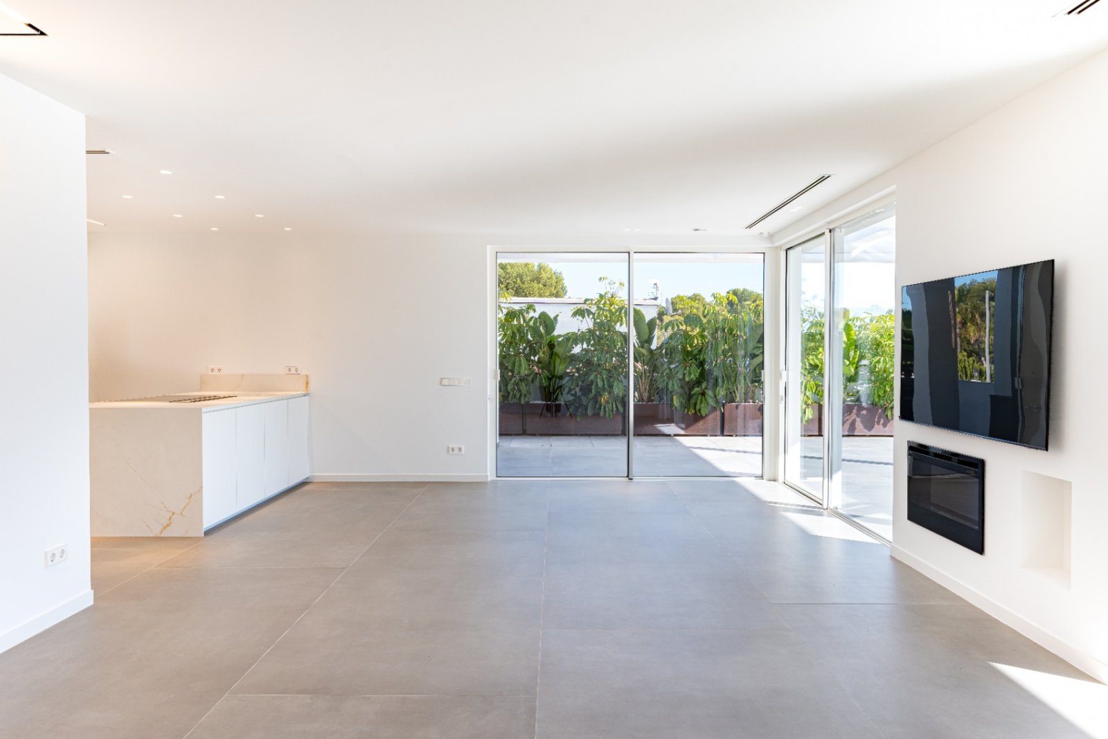 Bright living environment with seamless terrace connection and integrated fireplace highlight Bright living environment with seamless terrace connection and integrated fireplace highlight