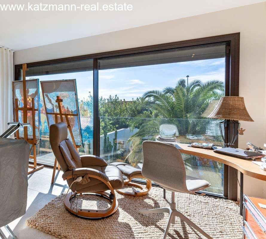 Creative workspace with panoramic sea view: inspiration included! Creative workspace with panoramic sea view: inspiration included!