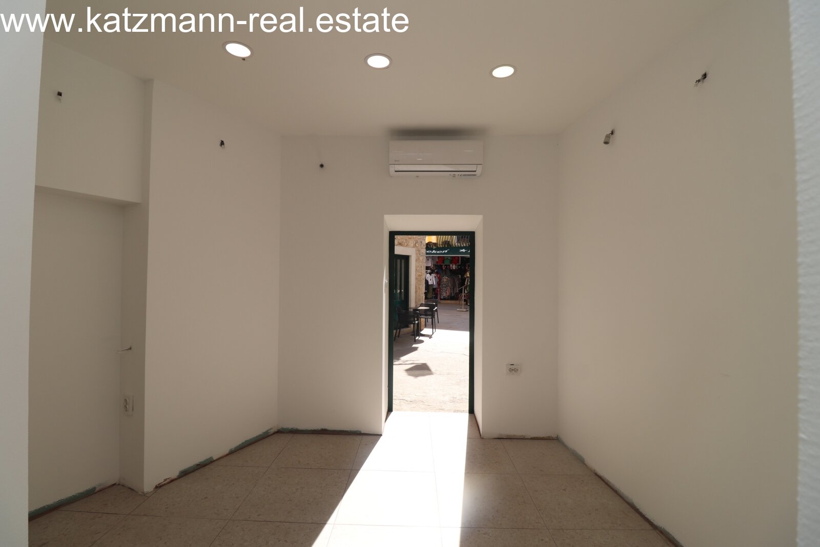 Renoviertes Steinhaus mit Geschäftsraum in der Altstadt - Vodice