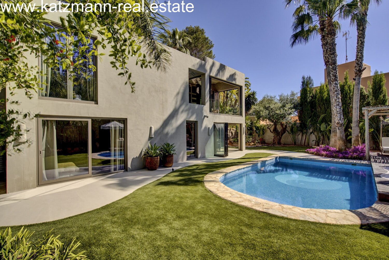 Yin Yang – Villa in Can Furnet