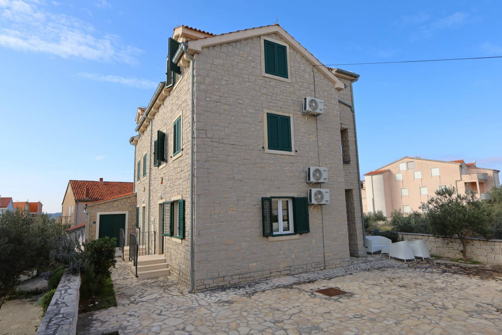 571368 - Villa in Vodice