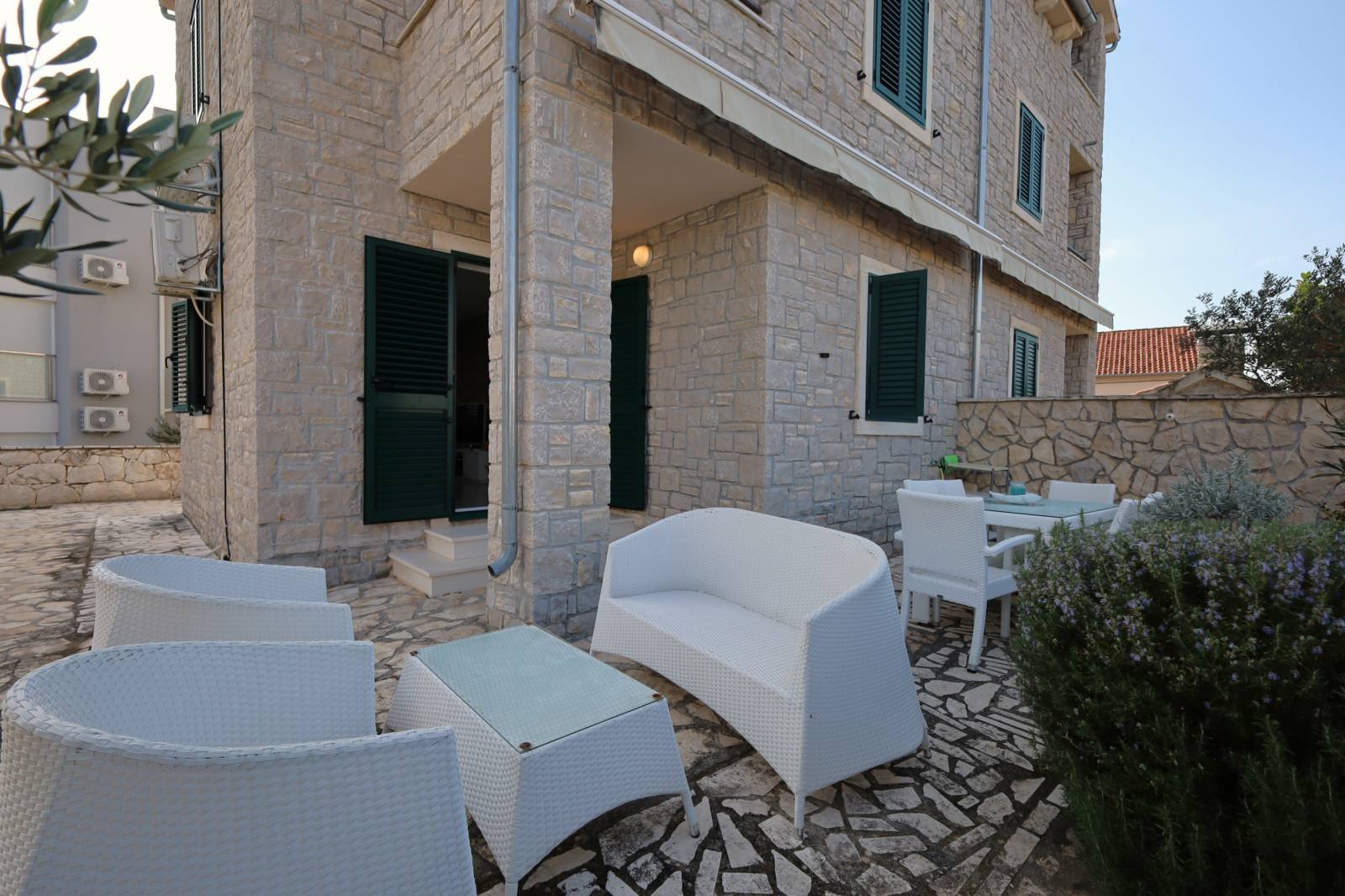 571368 - Villa in Vodice