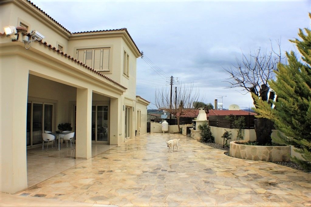 For Sale large private villa in Polemi village of Paphos in a private beautiful green area at the outskirts of the Village.
Private big swimming pool