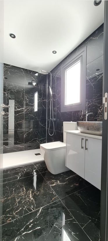 At a prime location in the heart of Kato Paphos now for sale, KEY READY New Penthouse Apartment 402 just 10 mins walk to the KINGS AVENUE MALL, 4 mins