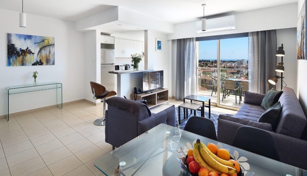For sale: This spacious penthouse apartment offers 89 m² of comfortable living space and is ideally located in the desirable area of Kato Paphos - Uni