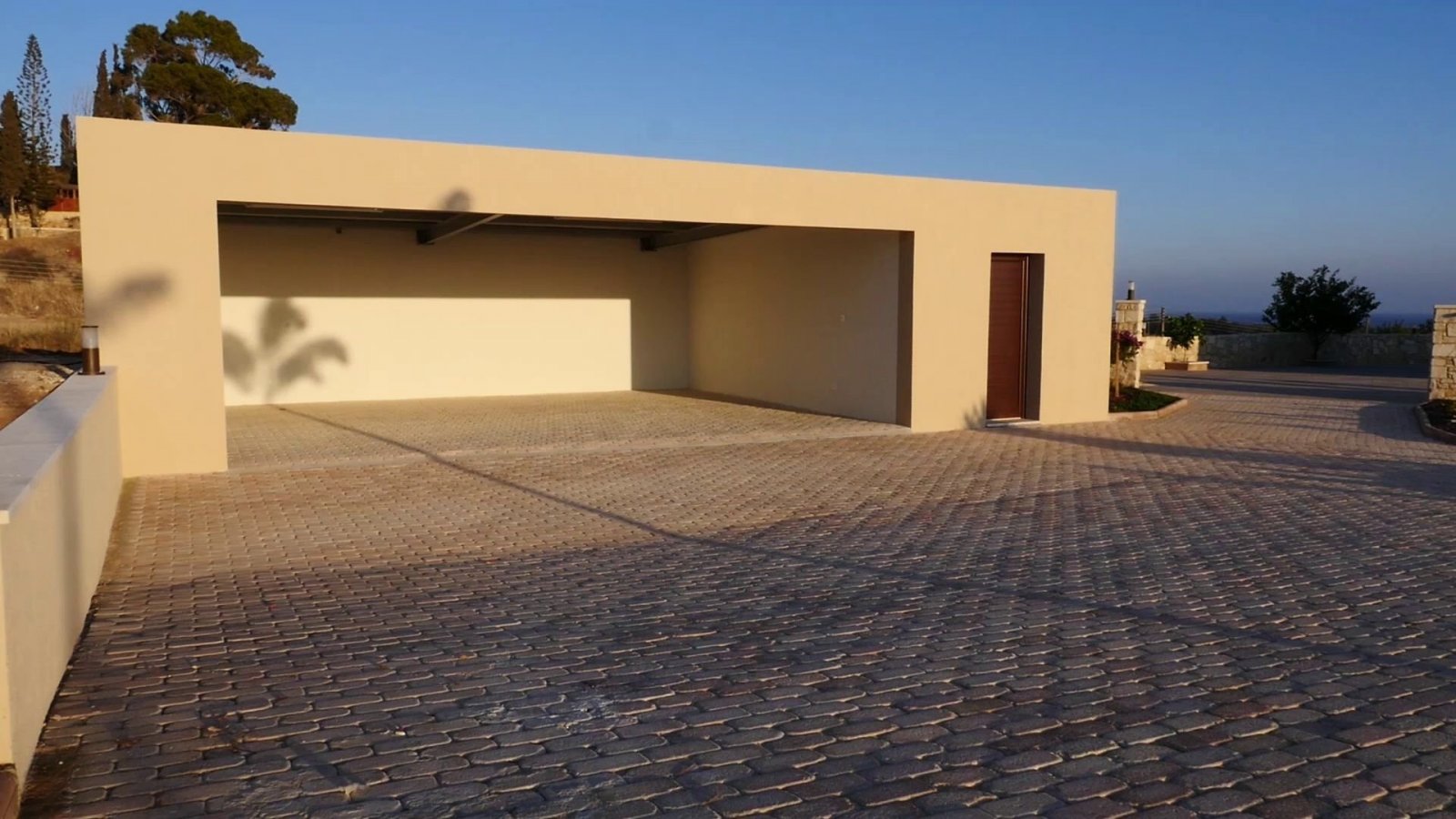 4 Bedroom Exclusive luxurious Villa in Kouklia of Pafos, 2 minutes drive to the beach and the motorway. Close to Aphrodite Hills and Secret valley. Si