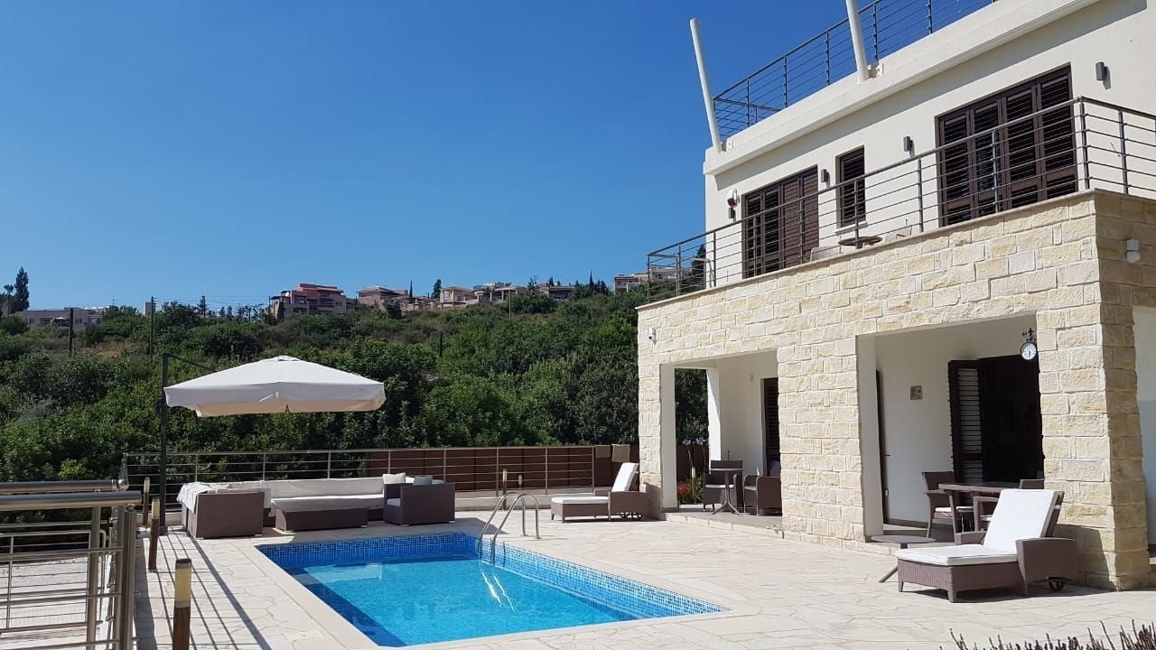 2 Storey 3 Bedrooms 3 bathtoom beautiful Villa with private swimming pool  7x3,5, fully furnished and equipped, 
heated floors, barbeque ares, giverex