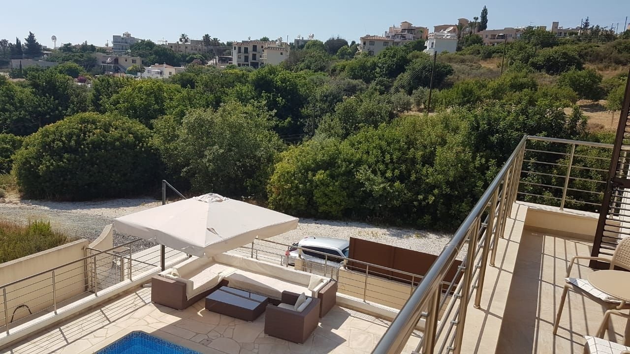 2 Storey 3 Bedrooms 3 bathtoom beautiful Villa with private swimming pool  7x3,5, fully furnished and equipped, 
heated floors, barbeque ares, giverex