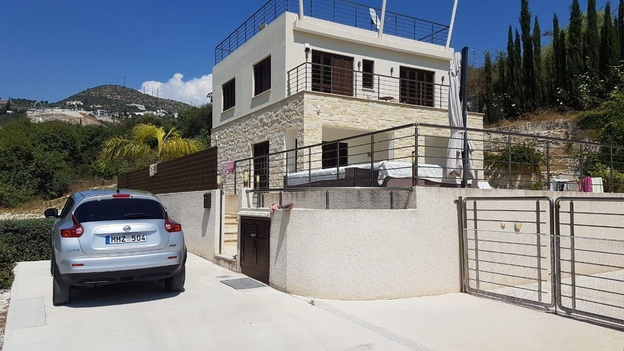 2 Storey 3 Bedrooms 3 bathtoom beautiful Villa with private swimming pool  7x3,5, fully furnished and equipped, 
heated floors, barbeque ares, giverex