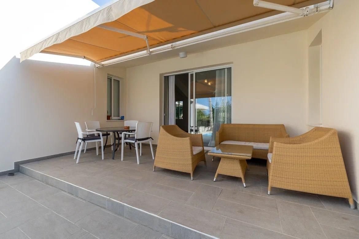 Villa in Paphos, Coral Bay, only 100m from the beach.
The House is Leasehold but as of 2018, the owner can buy the freehold.
This Bungalow it is just