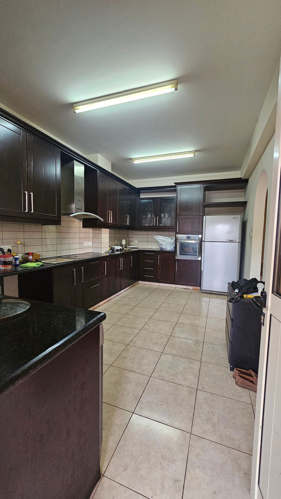 For sale is a charming townhouse located in the heart of Geroskipou, featuring 137 m2 of internal space. Built in 2008, this resale property offers a