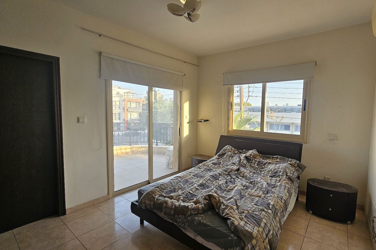 For sale is a charming townhouse located in the heart of Geroskipou, featuring 137 m2 of internal space. Built in 2008, this resale property offers a