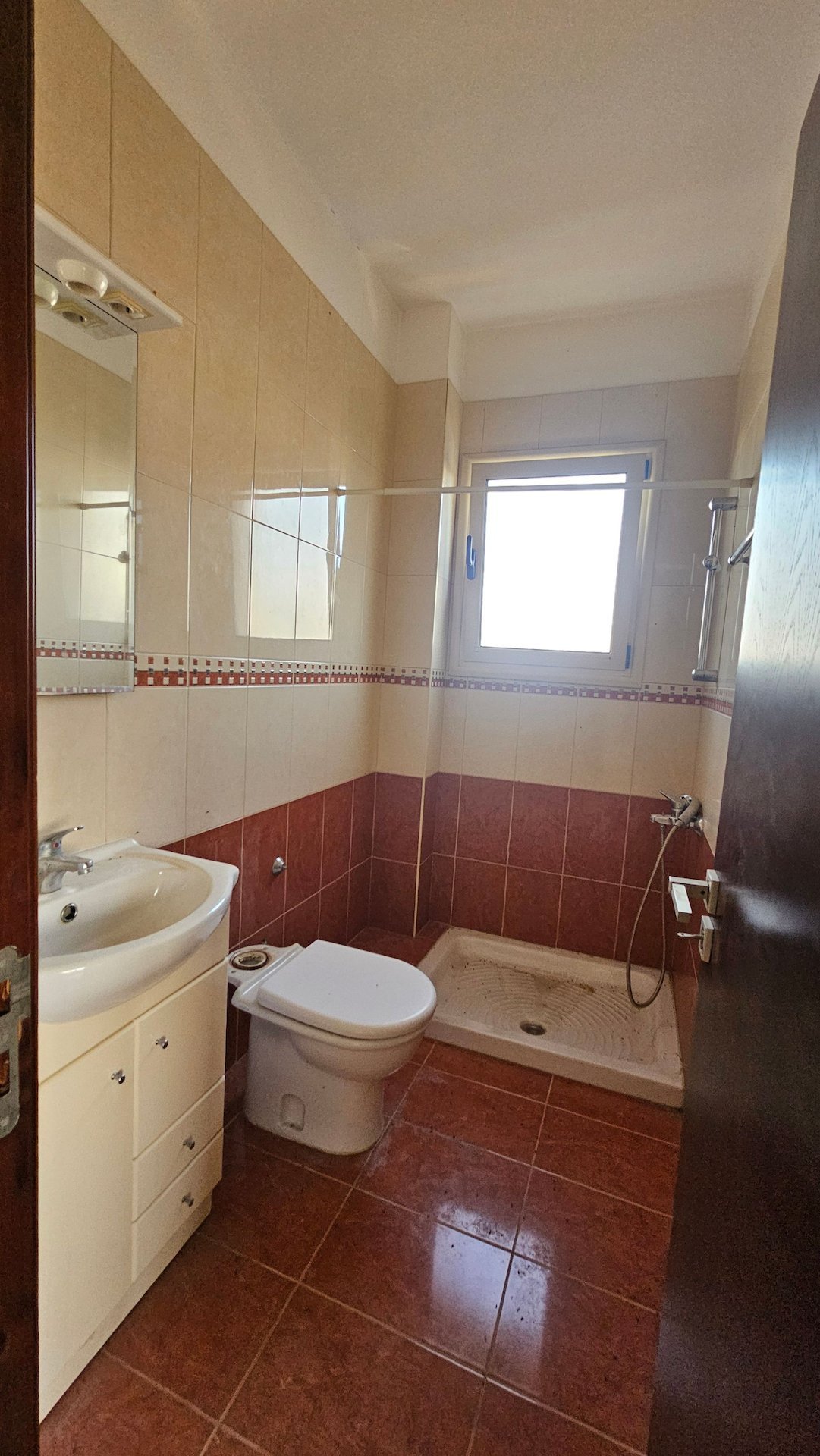 For sale is a charming townhouse located in the heart of Geroskipou, featuring 137 m2 of internal space. Built in 2008, this resale property offers a