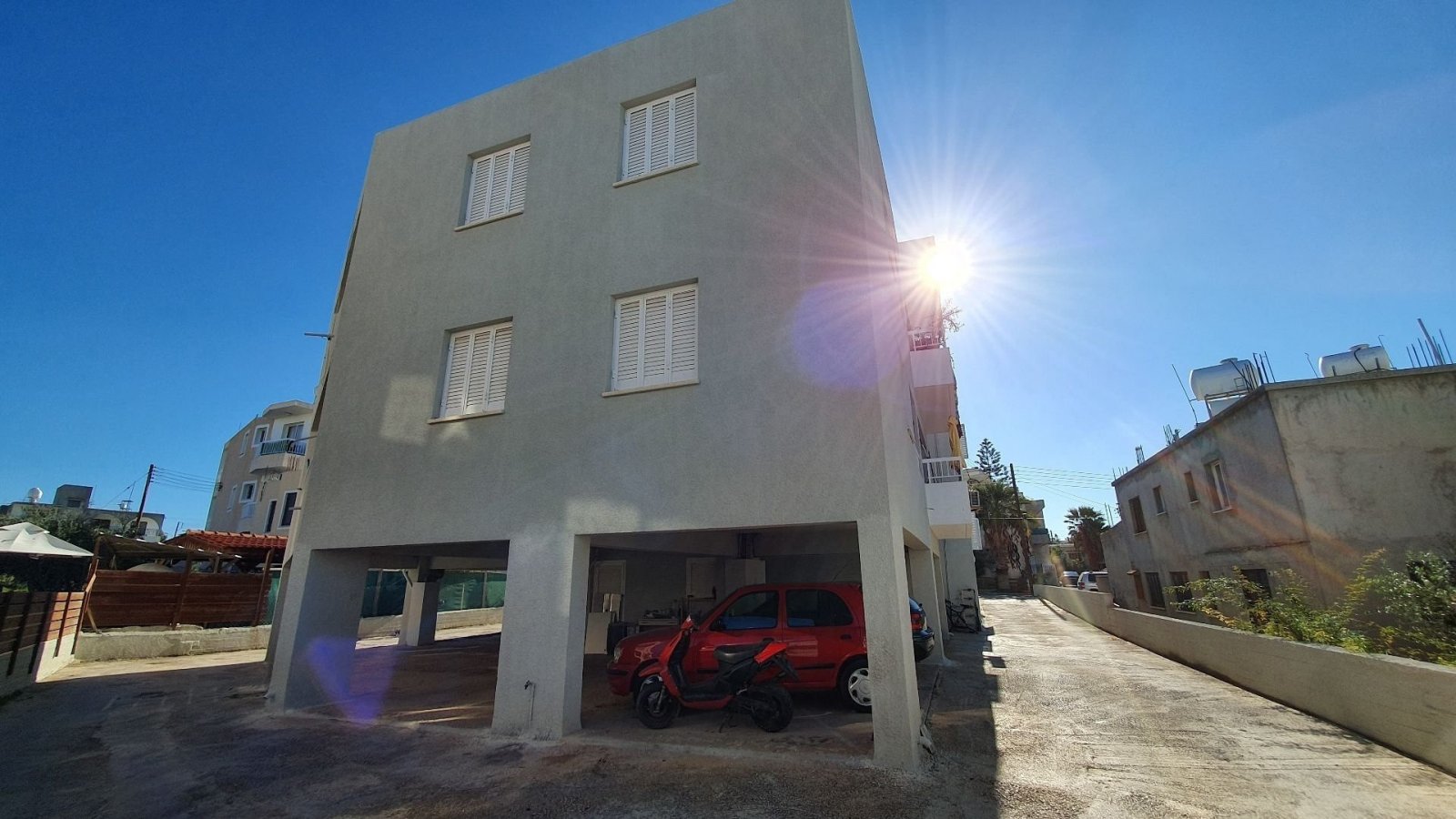 For sale a Resale Apartment of 3 bedrooms, is a spacious resale apartment building located in the peaceful neighborhood of Chloraka. This well-maintai