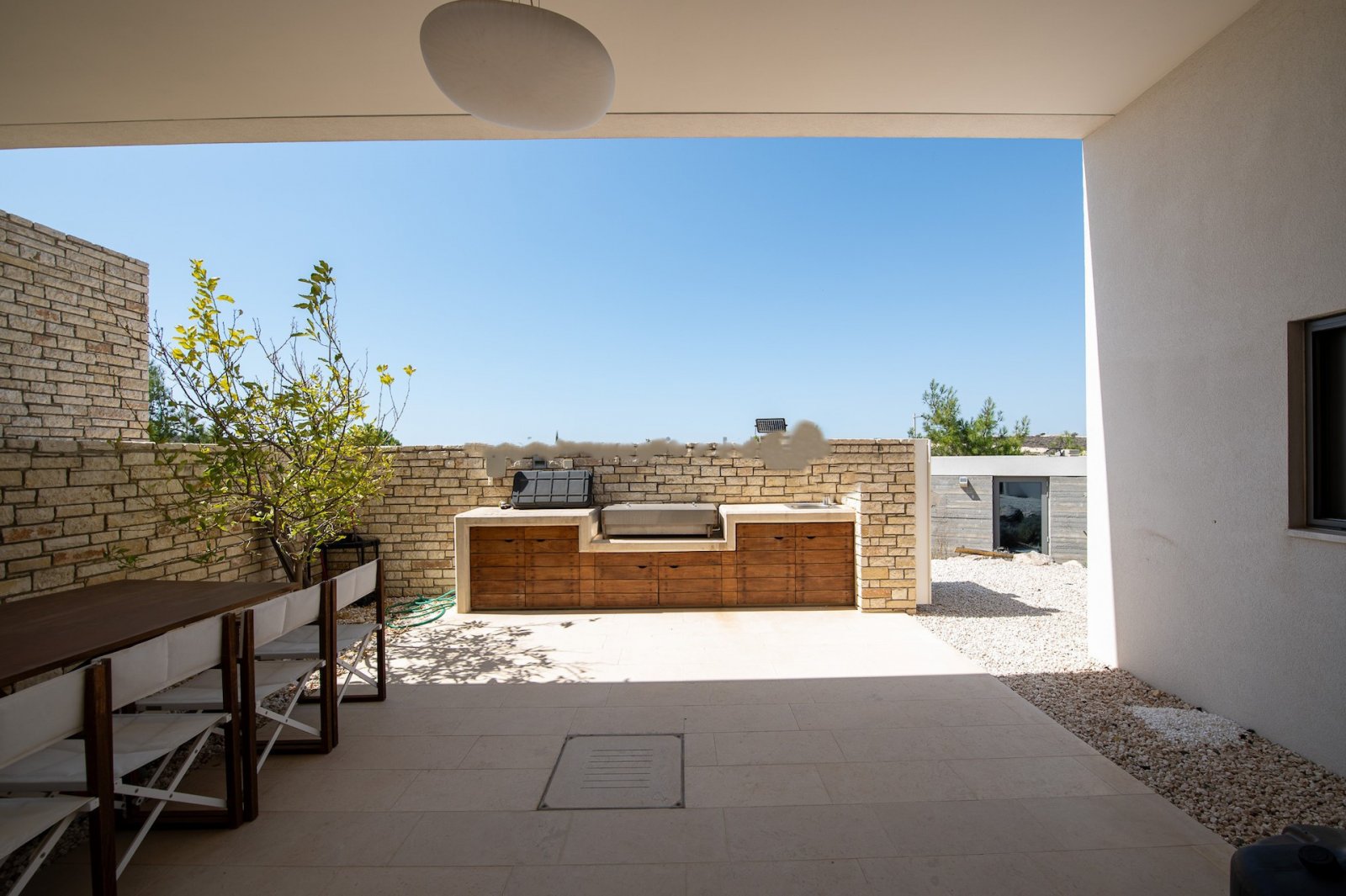 Resale Villa for sale, ready for delivery.
This elegant luxury villa for sale in Minthis Hills, Tsada, offers an exceptional opportunity to own a prem