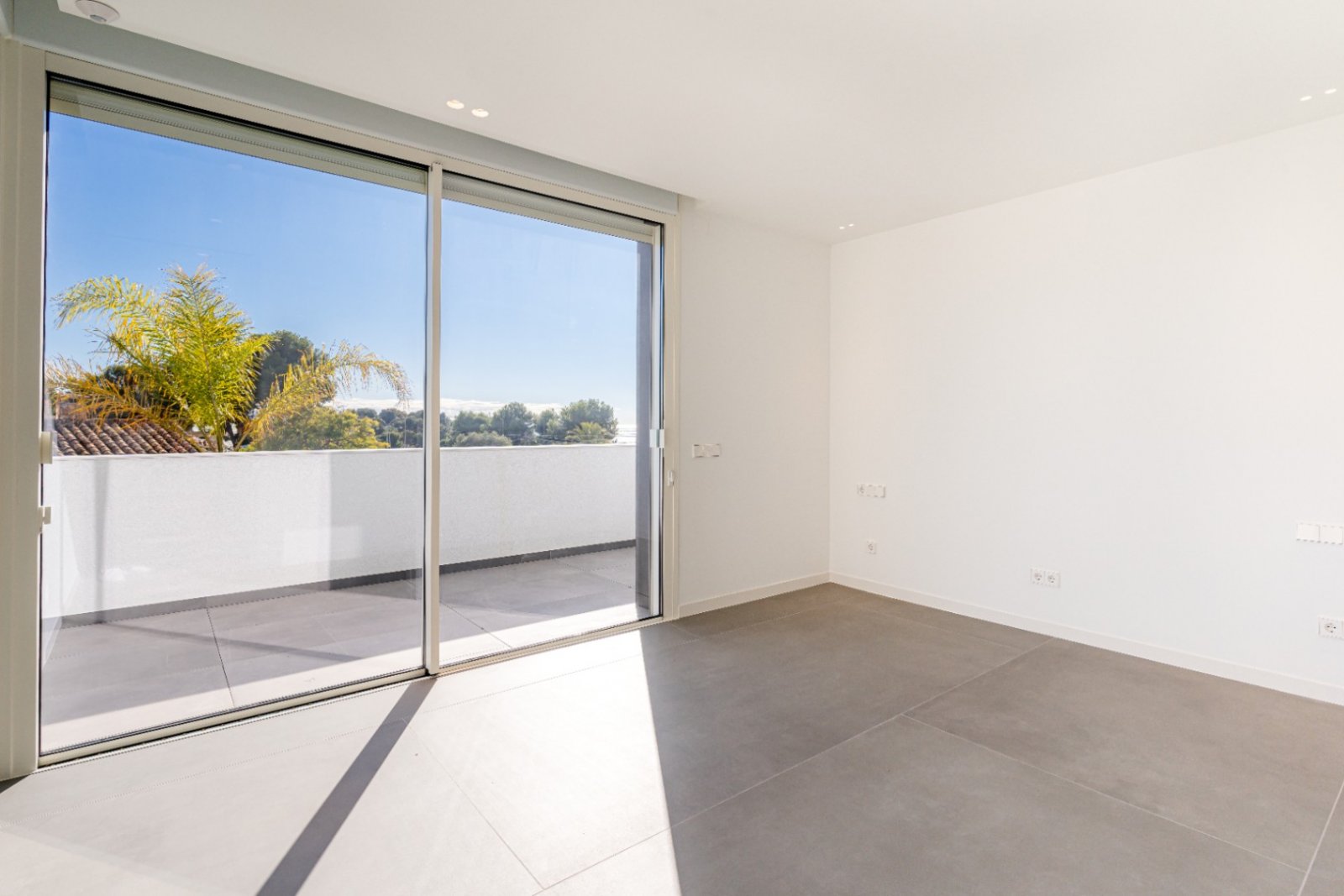 Luxuriöse Neubauvilla mit Meerblick und privatem Pool in Moraira