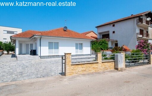 Freistehendes Erdgeschosshaus mit Garten - Vodice