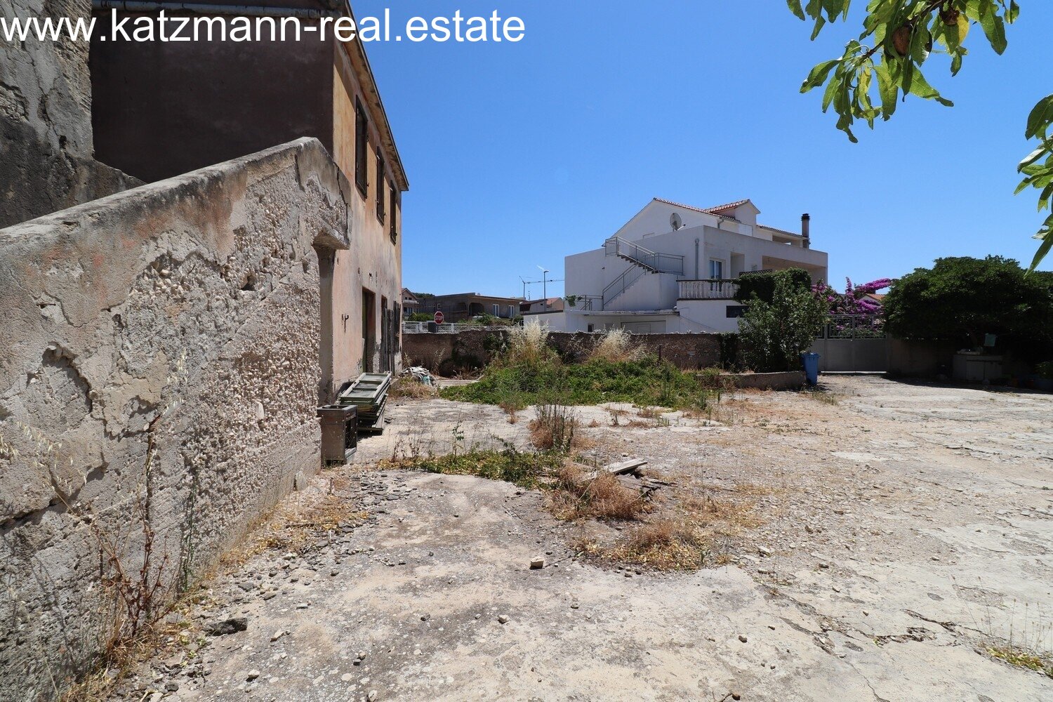 Renovierungsobjekt in Strandnähe - Brodarica