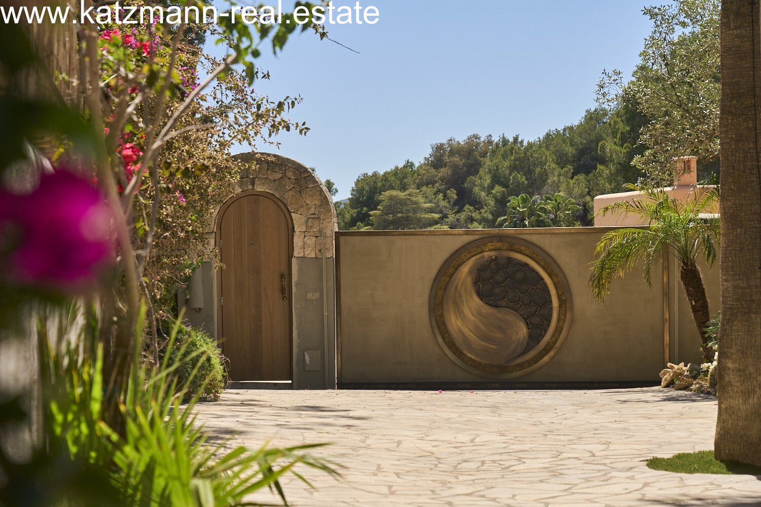 Yin Yang – Villa in Can Furnet