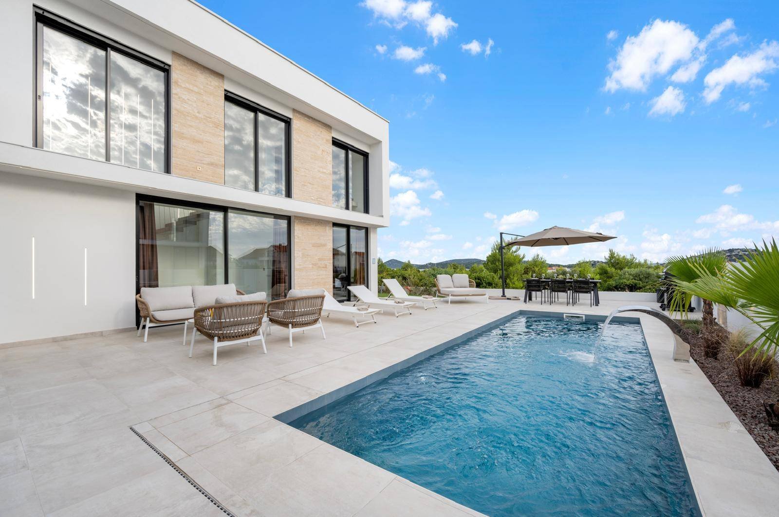 577504 - Villa in Tribunj