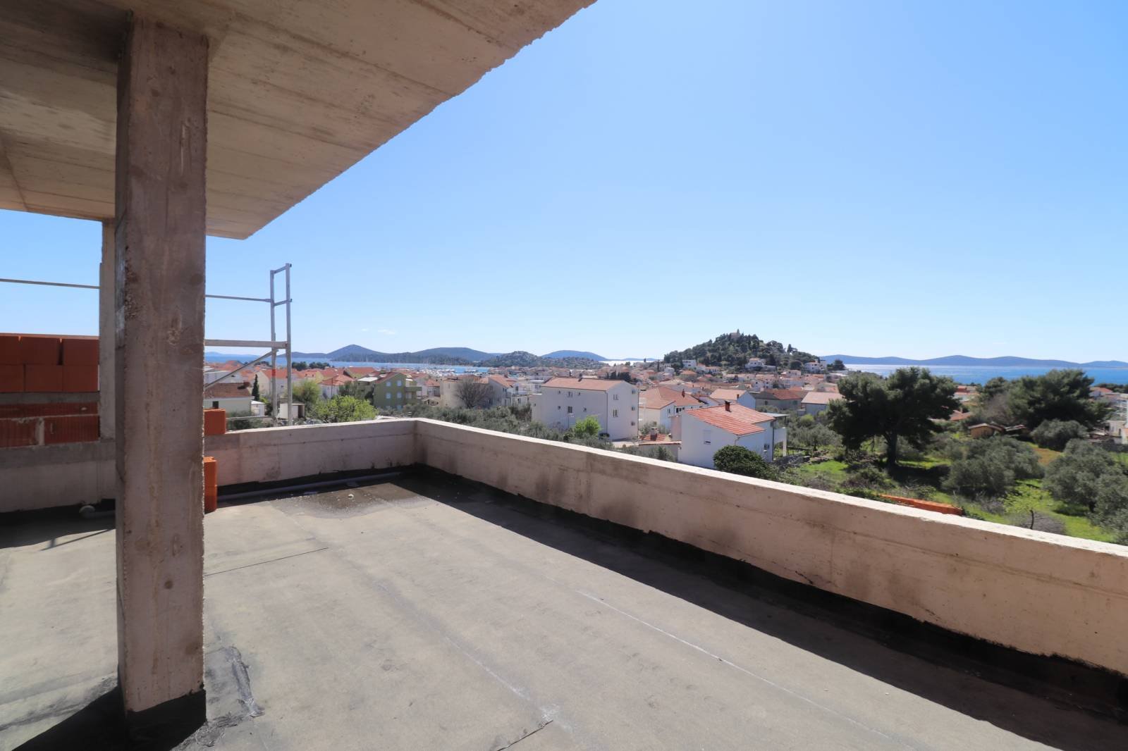 584253 - Villa in Tribunj