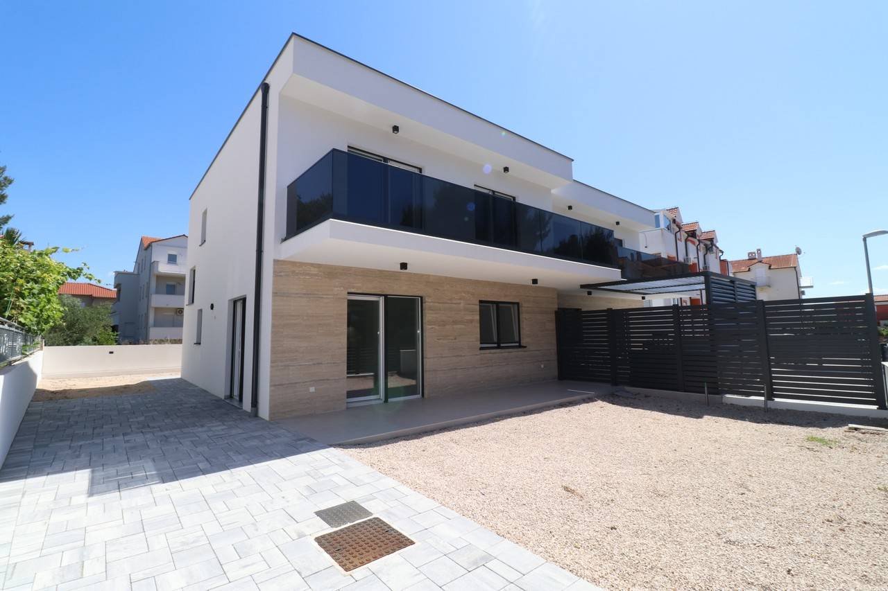 596677 - Villa in Vodice
