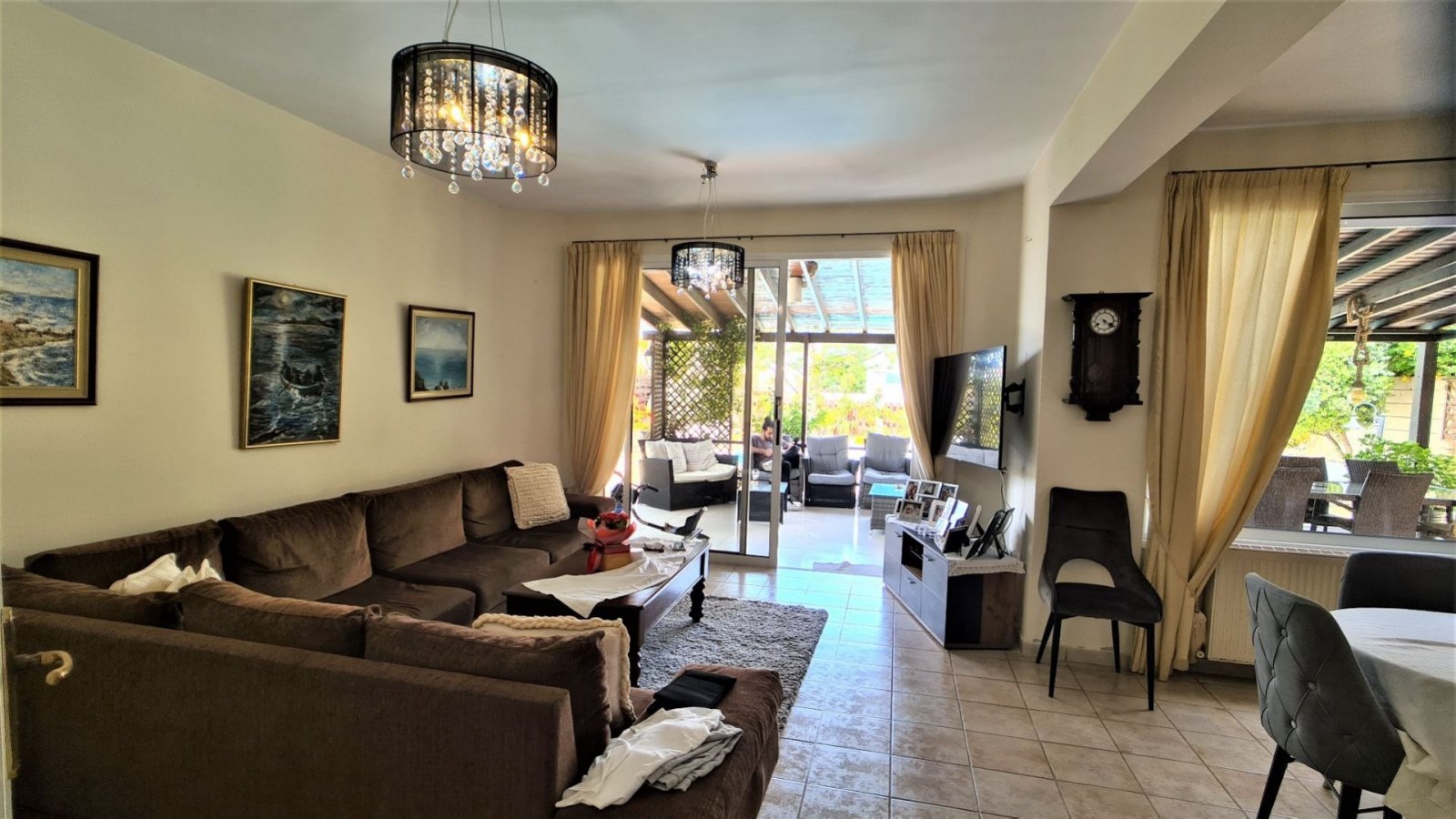 This spacious fully furnished villa arranged on 3 levels with all white goods included. Outdoor space consists of uninterrupted sea views with landsca