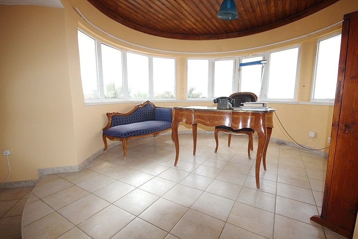 This spacious fully furnished villa arranged on 3 levels with all white goods included. Outdoor space consists of uninterrupted sea views with landsca