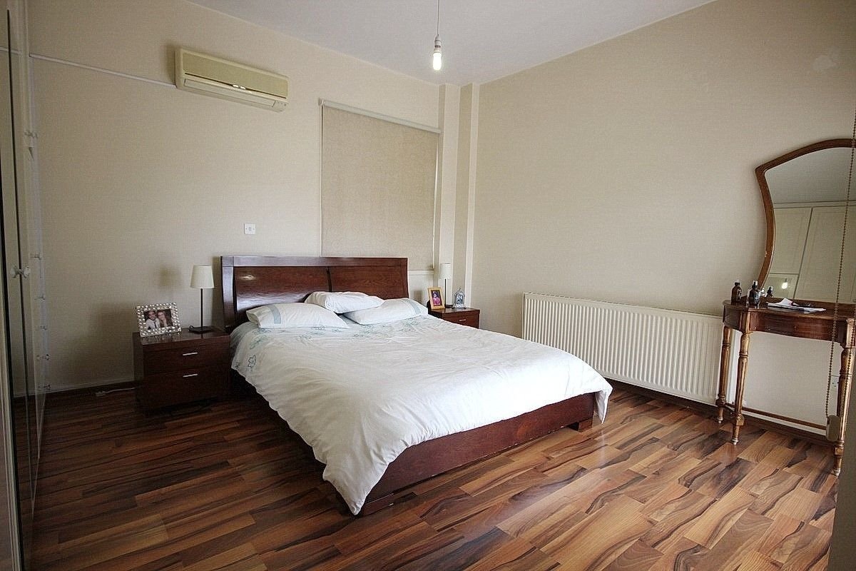 This spacious fully furnished villa arranged on 3 levels with all white goods included. Outdoor space consists of uninterrupted sea views with landsca