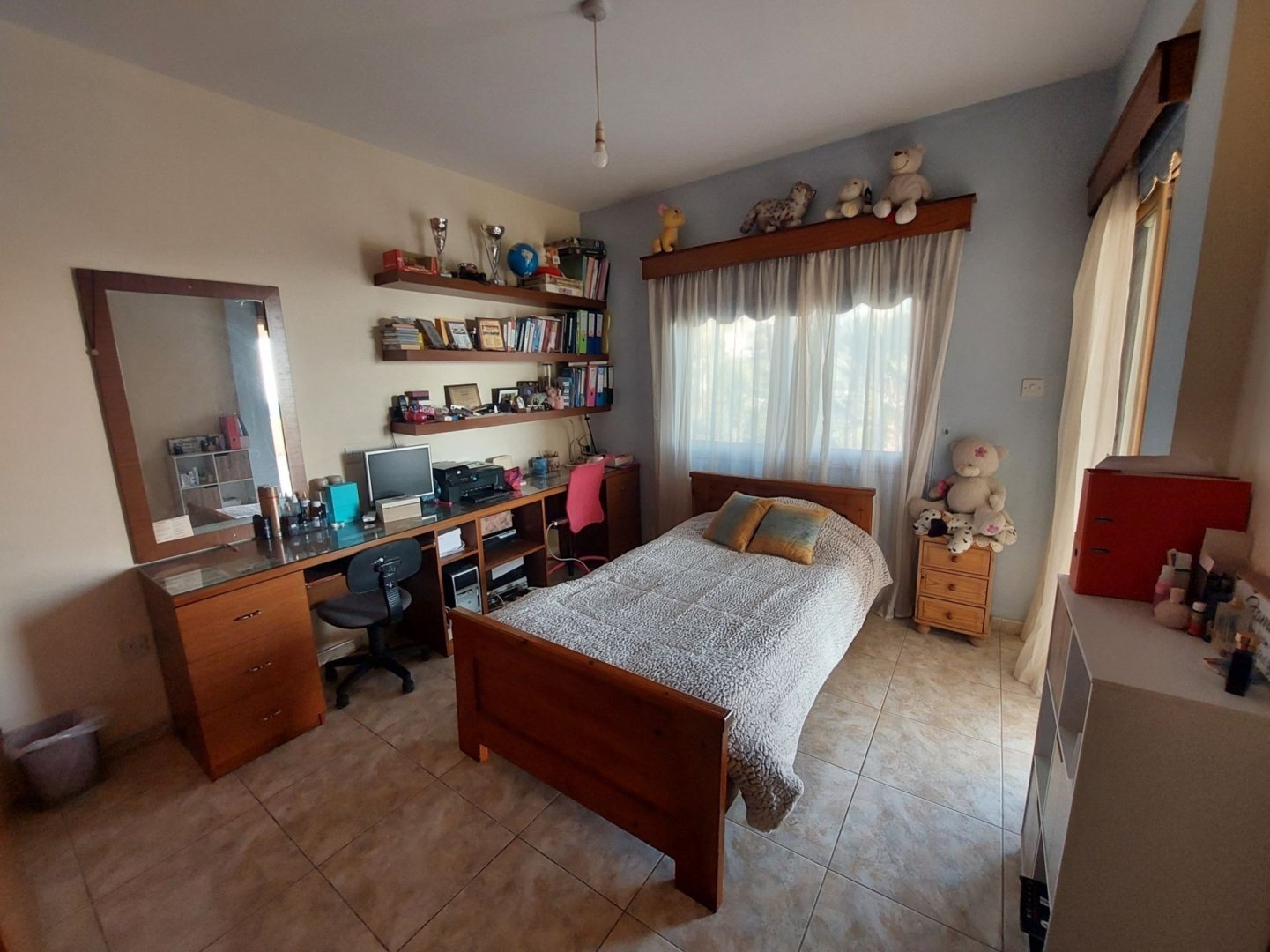4 Bedrooms Detached Villa in Tala based on a big plot of Land with 90% building density and possibility to build another property. Apartment on a Base