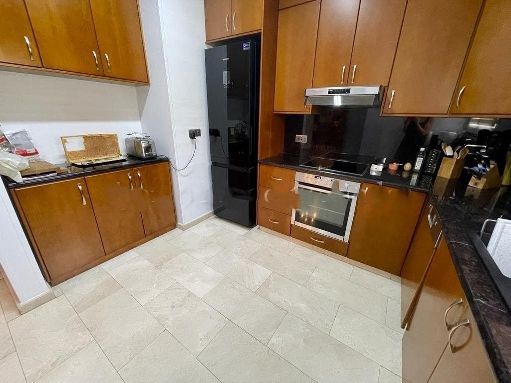 This amazing five-bedroom, five-bathroom superb bungalow is located in the renowned area of Tala.
It is situated in a popular and excellent residenti