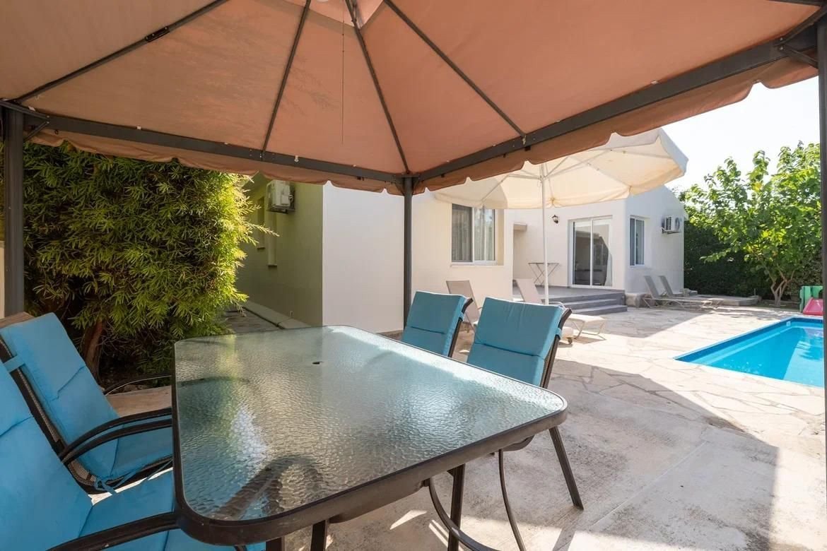 Villa in Paphos, Coral Bay, only 100m from the beach. 
The House is Leasehold but as of 2018, the owner can buy the freehold.
This Bungalow it is just