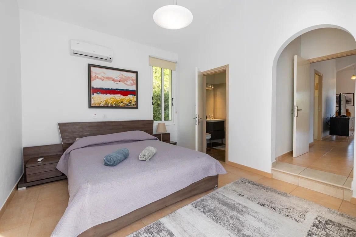 Villa in Paphos, Coral Bay, only 100m from the beach. 
The House is Leasehold but as of 2018, the owner can buy the freehold.
This Bungalow it is just