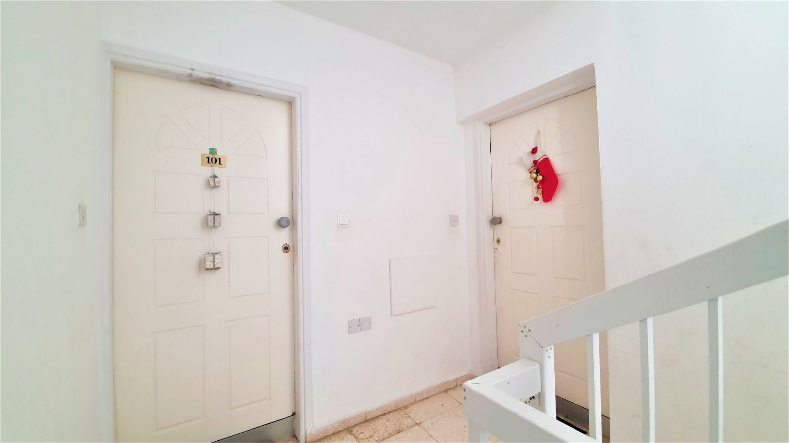 For sale a Resale Apartment of 3 bedrooms, is a spacious resale apartment building located in the peaceful neighborhood of Chloraka. This well-maintai