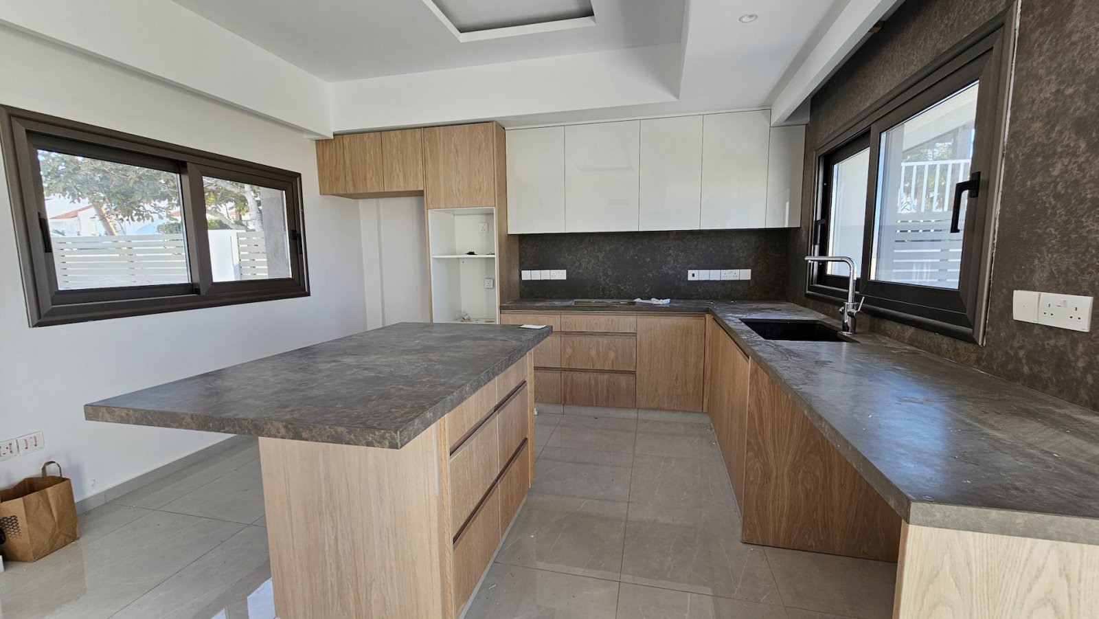 Beachfront Villa for Sale in Chloraka, Paphos – Next to Sandy Beach
Exclusive Beachfront Villa for Sale in Chloraka, Paphos, ideally located right on