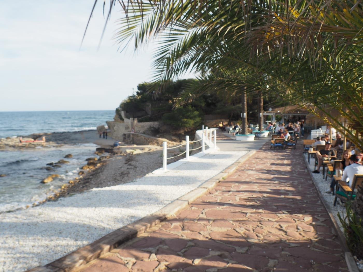 Accès exclusif à la promenade en bord de mer avec pavage en pierre naturelle méditerranéenne et vue panoramique sur la mer ! Accès exclusif à la promenade en bord de mer avec pavage en pierre naturelle méditerranéenne et vue panoramique sur la mer !