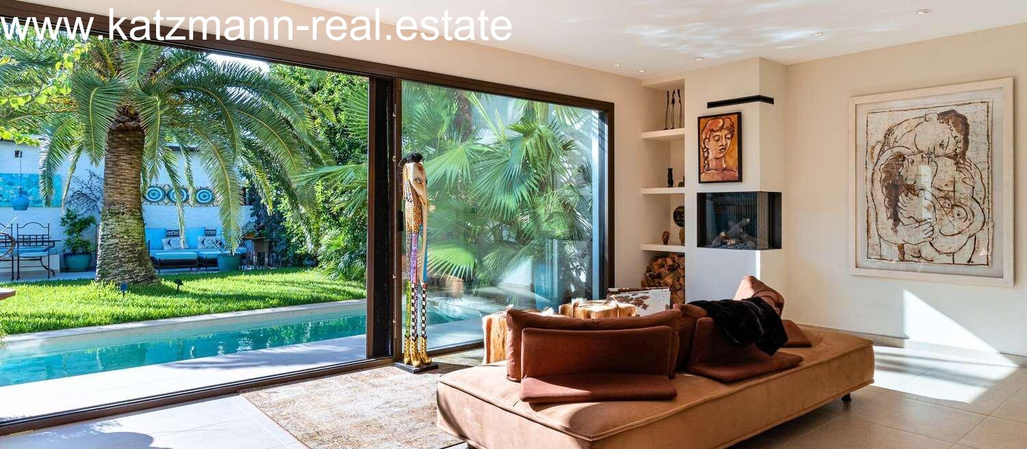 Aucun ajout dans le texte !Un cadre de vie lumineux avec vue sur la piscine : une architecture moderne rencontre une idyllique jardin tropical Aucun ajout dans le texte !Un cadre de vie lumineux avec vue sur la piscine : une architecture moderne rencontre une idyllique jardin tropical