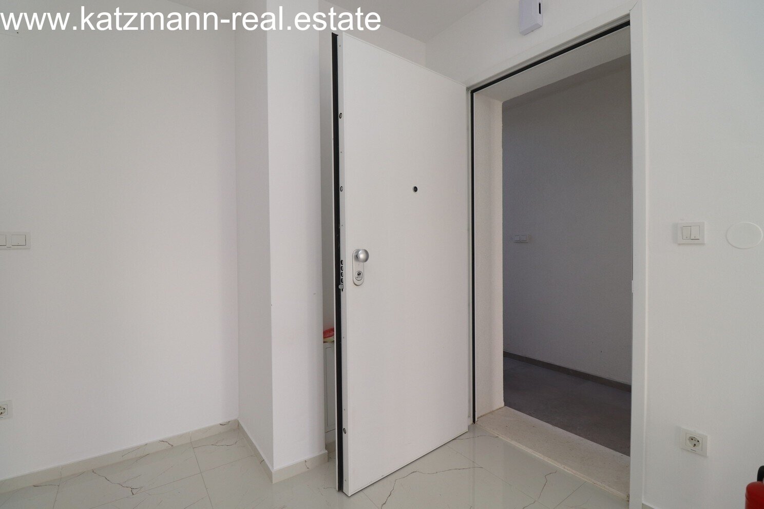 Neubau-Erdgeschosswohnung mit Garten in Strandnähe - Žaborić