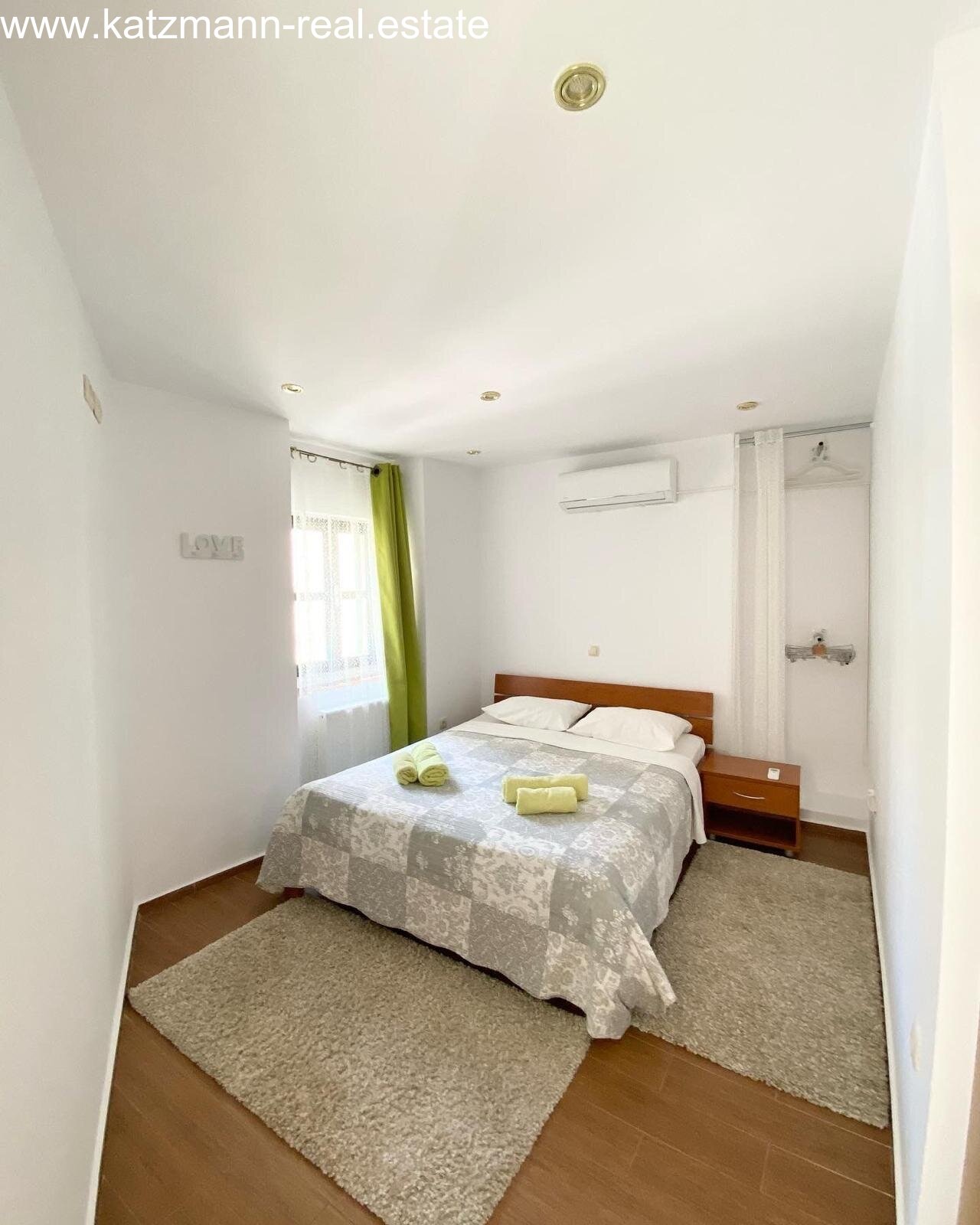 Renoviertes Steinhaus mit Geschäftsraum in der Altstadt - Vodice