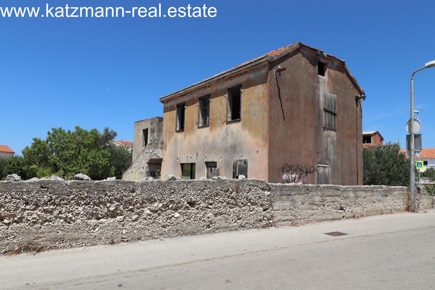 Renovierungsobjekt in Strandnähe - Brodarica