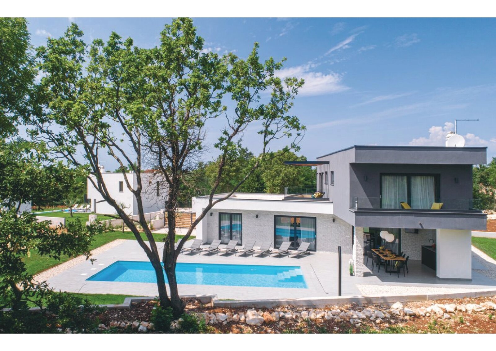 Mediterranes Flair trifft modernen Luxus – Exklusives 3-Schlafzimmer-Haus mit großem Pool in Pula