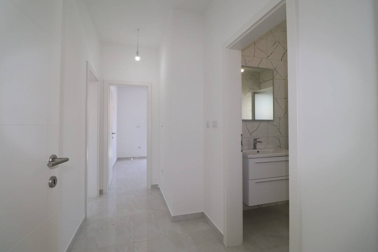 596677 - Villa in Vodice