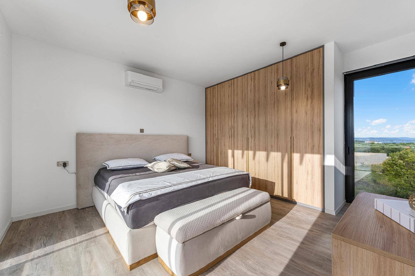 577504 - Villa in Tribunj