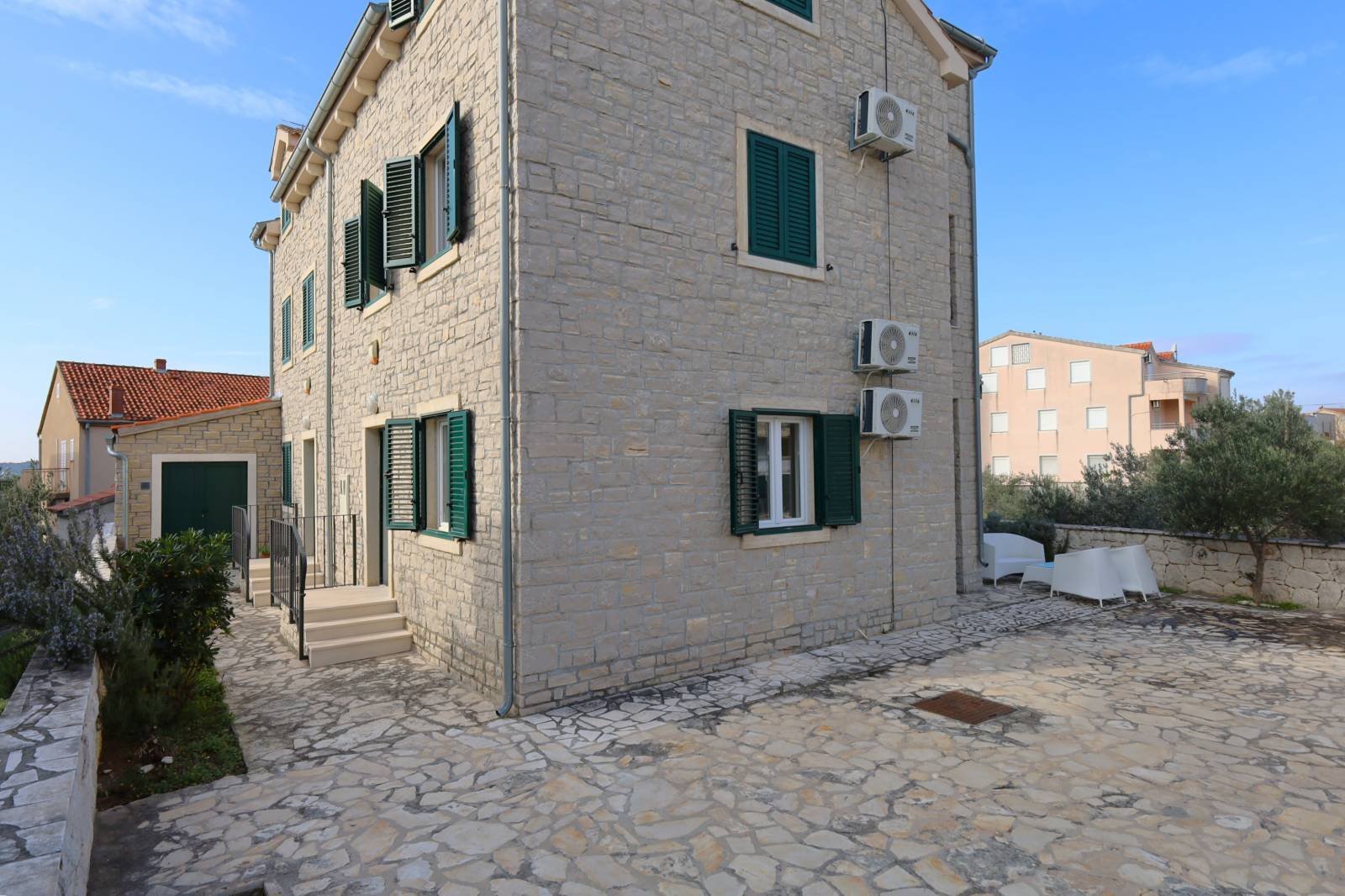 571368 - Villa in Vodice