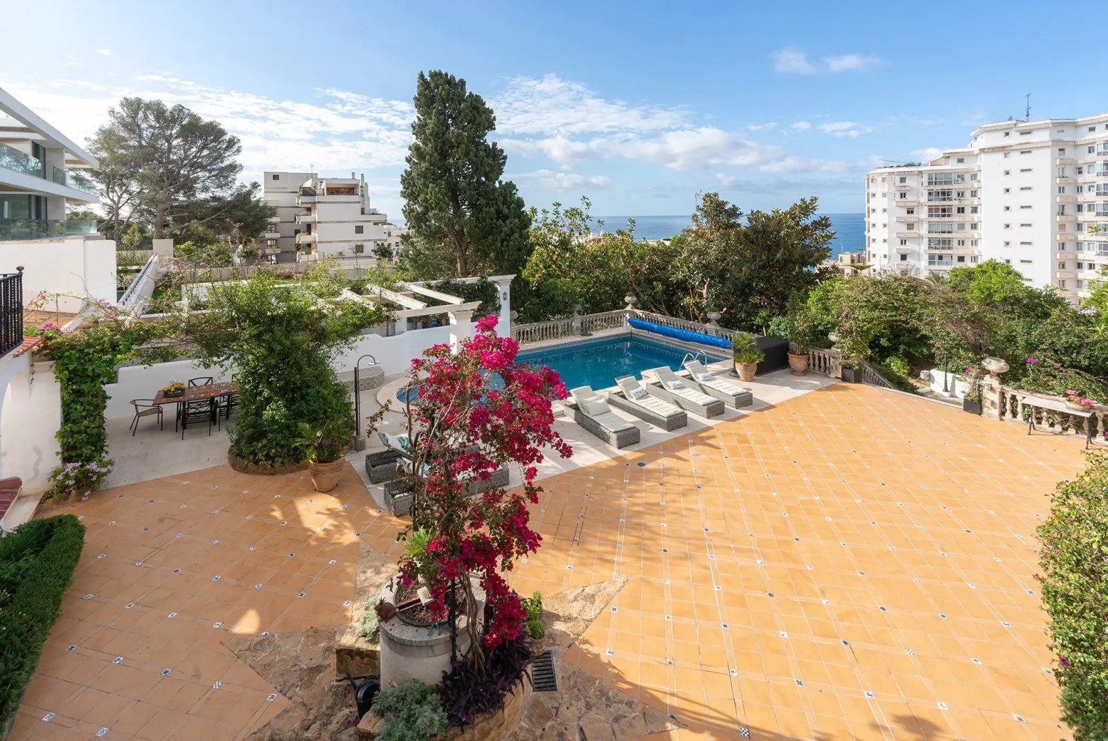 Exklusives Wohnen in Cala Major – Modernisiertes 5-Zimmer Haus mit Pool und Klimaanlage