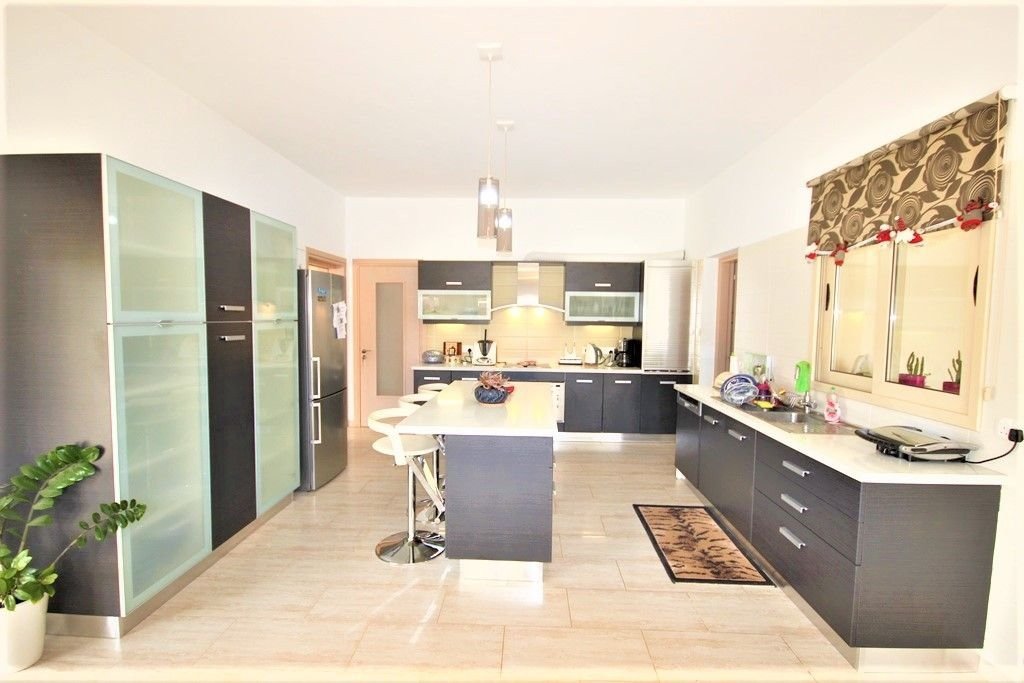 For Sale large private villa in Polemi village of Paphos in a private beautiful green area at the outskirts of the Village.
Private big swimming pool
