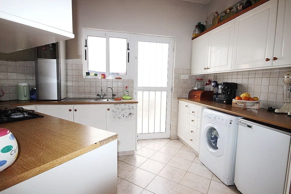 This spacious fully furnished villa arranged on 3 levels with all white goods included. Outdoor space consists of uninterrupted sea views with landsca