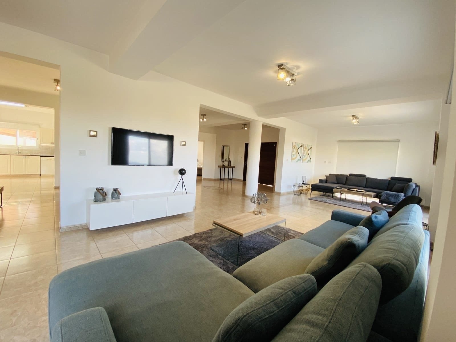 Resale
This 5 bedroom villa is located in lower Chloraka -Pafos.
The entrance, dining room, 2 living rooms, kitchen, 2 bathrooms, kitchennete, & 1